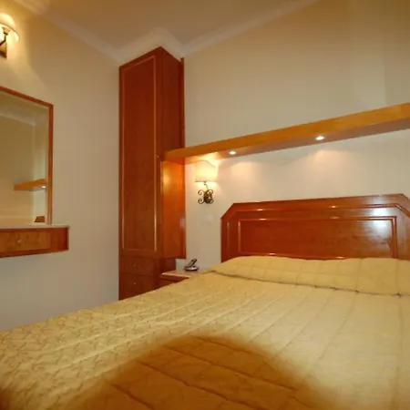 Rue Brey - 5 Persons *